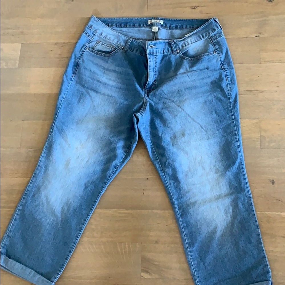 Vintage America Lightwash capris